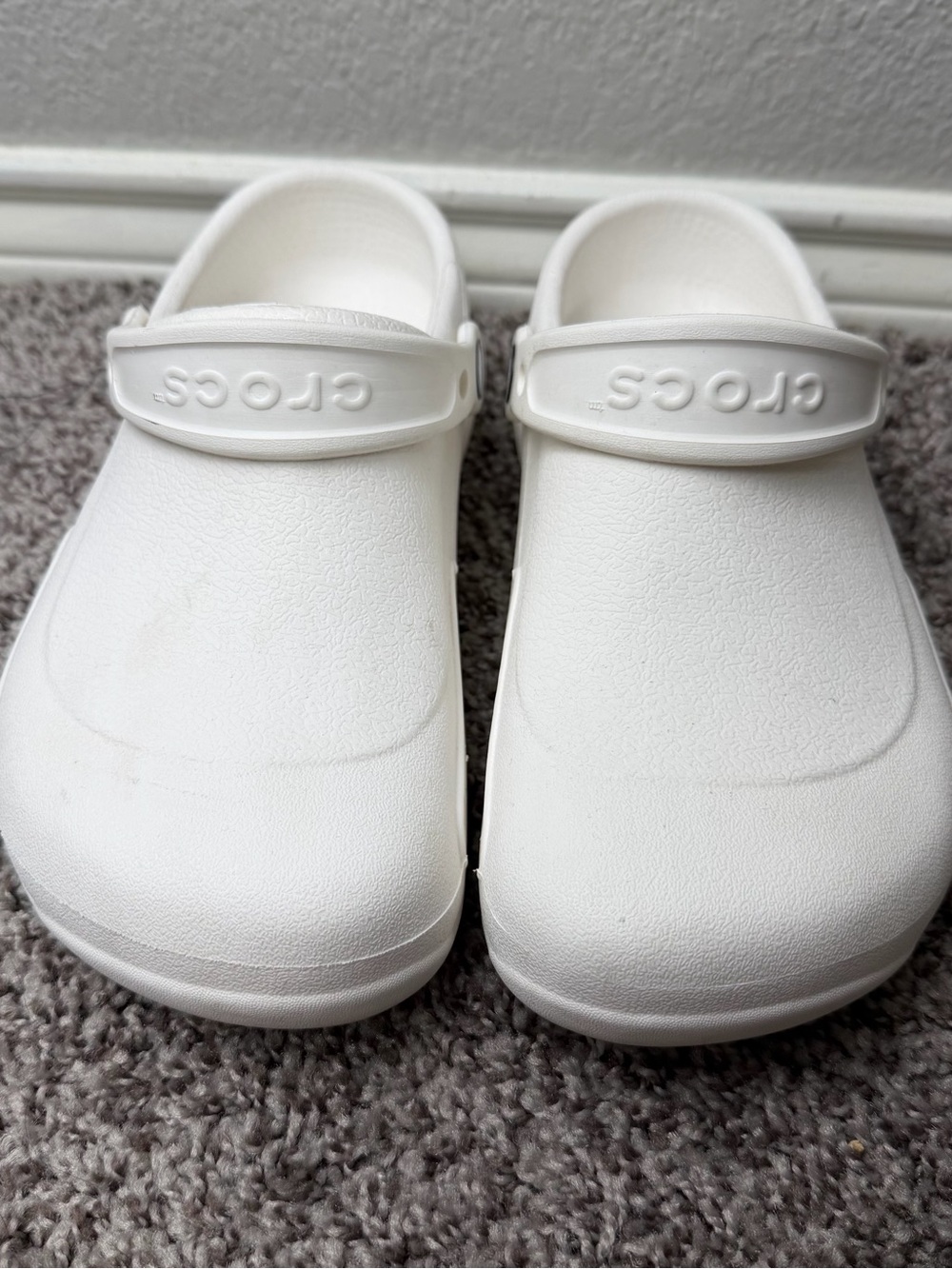 CROCS Classic White  Clogs  Slip-On Shoes  Size 8